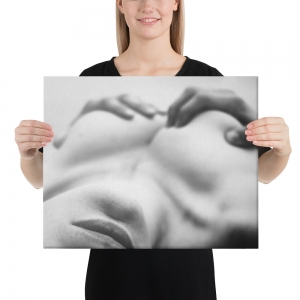 Frau auf Leinwand