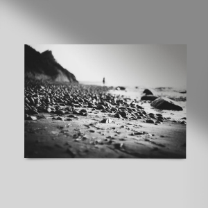 Rostock-Warnemünde-Frau-am-Meer-im-Sommer-Querformat