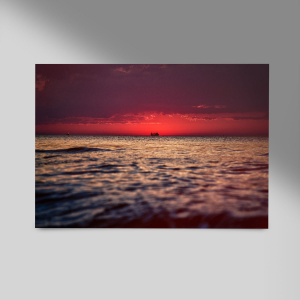 Warnemünde-Schiff-auf-dem-Meer-beim-Sonnenuntergang-Querformat