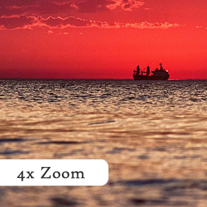 Warnemünde-Schiff-auf-dem-Meer-beim-Sonnenuntergang-Querformat-zoom